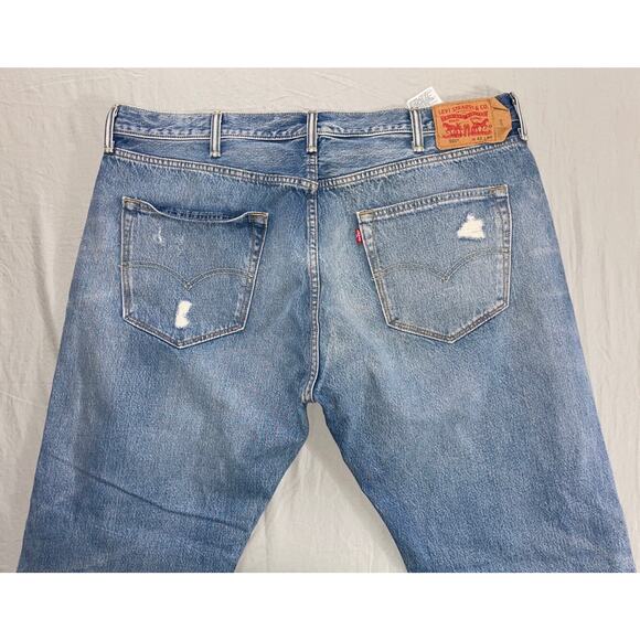 Levi's 501 Classic Straight Button Fly 100% Cotton Denim Jeans. Light Wash 42X30 - Picture 7 of 8